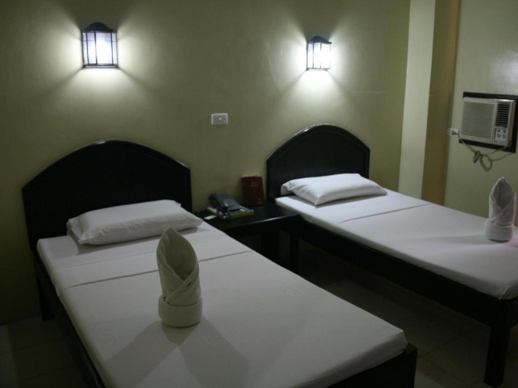 Sampaguita Suites Plaza Garcia Себу Экстерьер фото