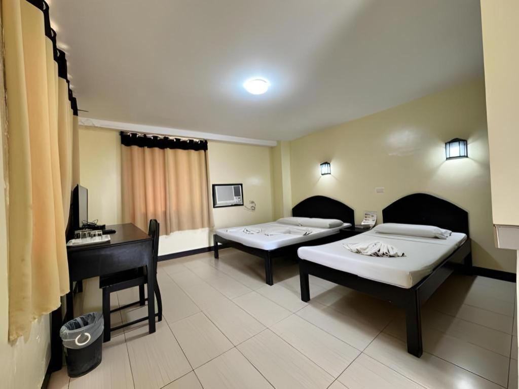 Sampaguita Suites Plaza Garcia Себу Экстерьер фото