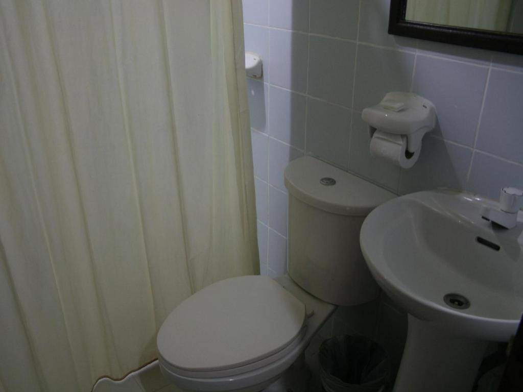 Sampaguita Suites Plaza Garcia Себу Экстерьер фото