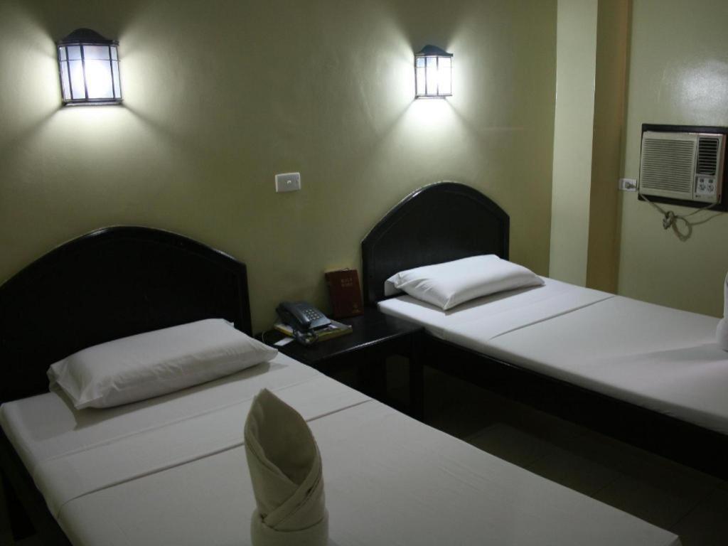 Sampaguita Suites Plaza Garcia Себу Экстерьер фото