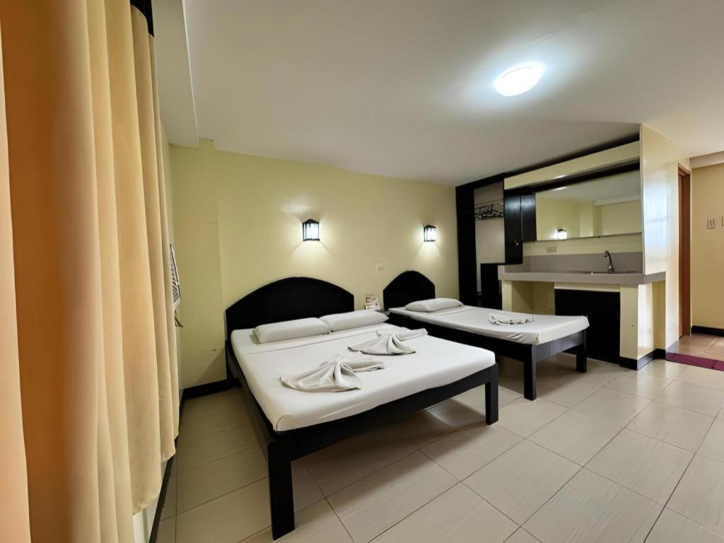 Sampaguita Suites Plaza Garcia Себу Экстерьер фото
