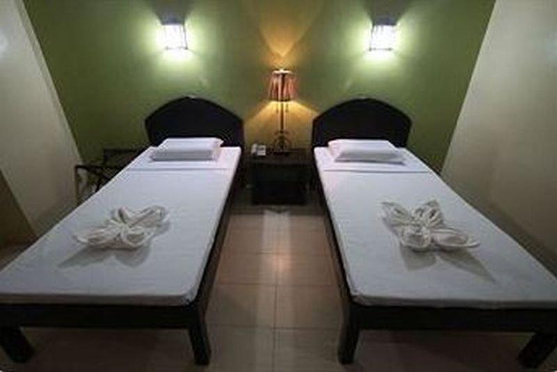 Sampaguita Suites Plaza Garcia Себу Экстерьер фото